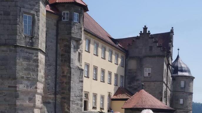 Die Lions-Präsidenten  Till Wagler (l.) und  Roland Raithel freuen sich auf den Flohmarkt des Lions Club Kronach Festung Rosenberg.