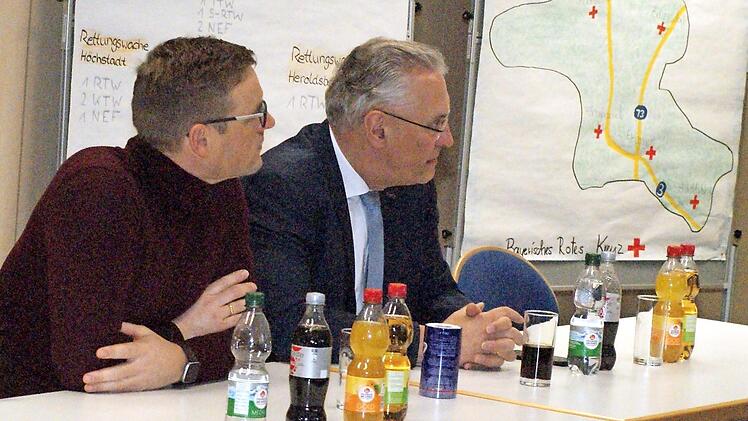 Joachim Herrmann (r.) hörte sich einen Bericht über das abgelaufene Jahr an. Fotos: Wolfgang Heubeck