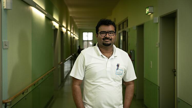 Anoop Puritipati (35) stammt aus der indischen Zehnmillionen-Metropole Hyderabad und lebt und arbeitet seit f&uuml;nf Jahren in Wriezen. Er macht hier seine Facharztausbildung zum Gastroenterologen und will 2026 seine Pr&uuml;fung ablegen.
