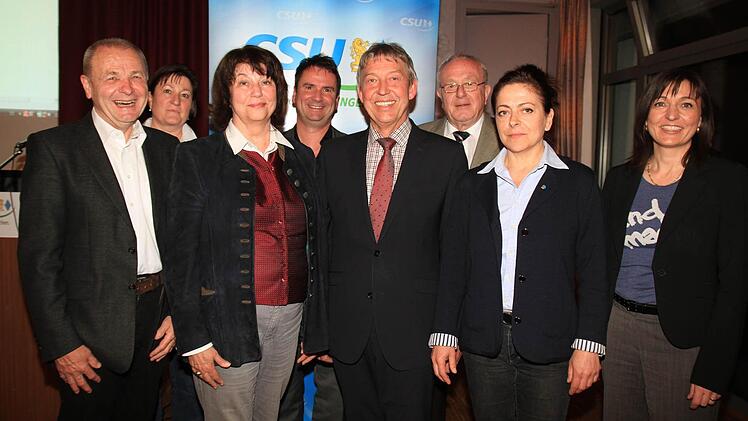 Der Kreisvorstand der CSU: Reinhold Kuhn, Barbara Rinke, Dr. Silvia von Krziwanek, Burkard Klein Dr. Otto Hünnerkopf, Franz Schwab, Iris Klose und Barbara Becker.  Foto: Alfred Molitor