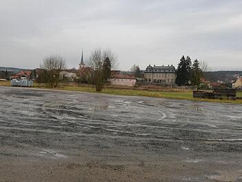 Derzeit hat der Regen den Staub auf dem Festplatz gebunden. Foto: Ronald Rinklef