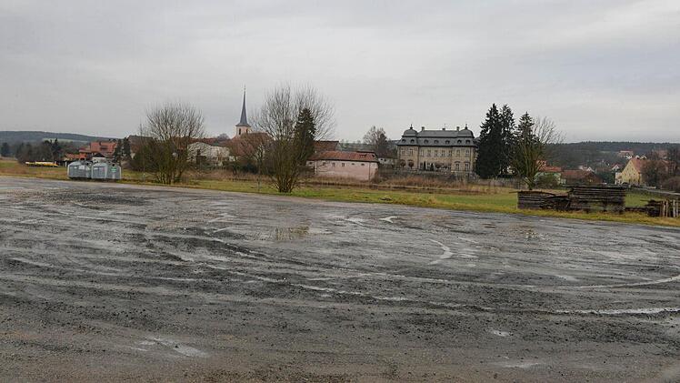 Derzeit hat der Regen den Staub auf dem Festplatz gebunden. Foto: Ronald Rinklef