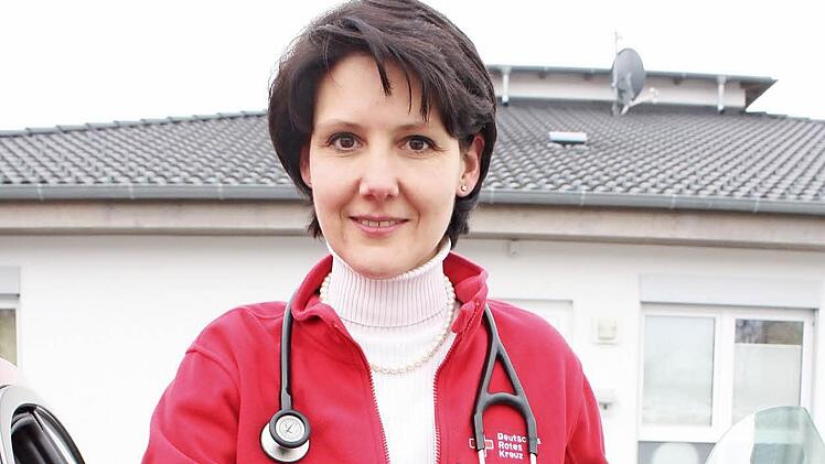 Während des Notarztdienstes ist Jarmila Mahlmeister immer bereit für eine schnelle Abfahrt.  Foto: Robert Huger