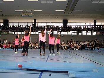 Ein volles Haus gab es beim ersten Tanz- und Bandfest in der Dreifachturnhalle. Foto: Julia Raab