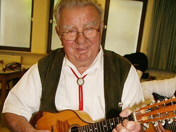 So kannte man ihn: Hans Klehr (†) mit seiner Mandoline. Foto: Sonja Adam