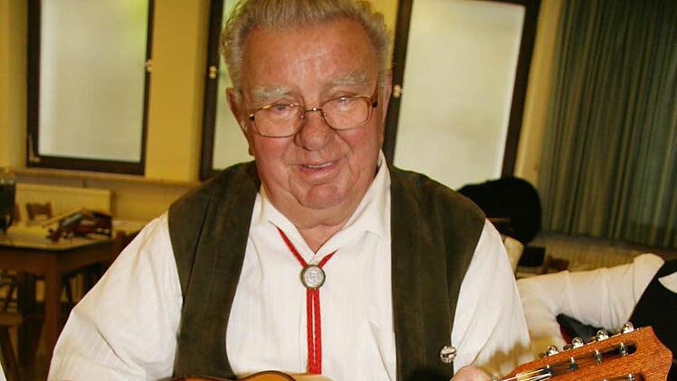 So kannte man ihn: Hans Klehr (†) mit seiner Mandoline. Foto: Sonja Adam