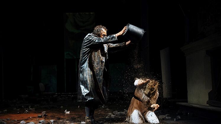 Szene aus William Shakespeares "Othella: Das Drama feierte Premiere am Landestheater Coburg.Foto: Sebastian Buff