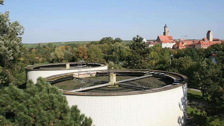 Die Sanierung der Kläranlage ist nur eine von mehreren großen Maßnahmen, die in Volkach anstehen. Dazu kommen der Bau der Umgehung und nötige Sanierungen von Hallen- und Freibad. Röllinger