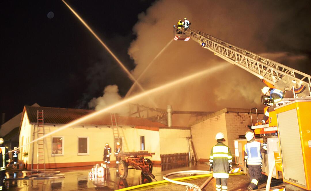 Gro&szlig;brand in Schreinerei