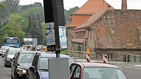 Die langen Staus an der Straßenbaustelle längs der Unteren Saline sollen ab heute der Vergangenheit angehören. Fotos: Thomas Mäuser