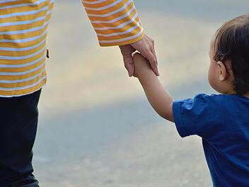 Paare mit Kindern sind unglücklicher