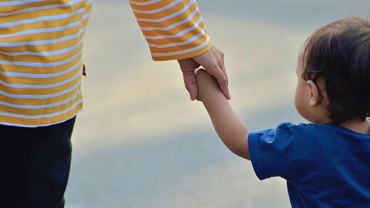 Paare mit Kindern sind unglücklicher