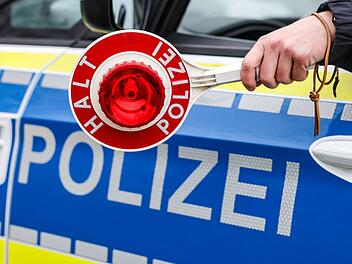 A6 bei Aschaffenburg: Mann klaut Auto und baut Unfall - nun hagelt es Anzeigen