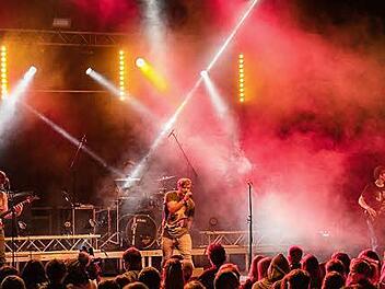 Die Kronacher Band Angiz bei einem Auftritt in der Freiheitshalle Hof. Thomas Feilner (Gitarre), Lukas Stumpf (Schlagzeug), Mario Brozek (Gesang) und André Deuerling (Bass). Foto: Angiz