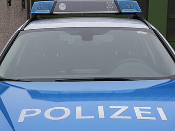 Die Polizei dein Freund und Helfer: Eine Streifenbesatzung der Hammelburger Polizei brachte einen 18-J&auml;hrigen, der mit seinem Pkw liegen geblieben war, gerade noch rechtzeitig zu seiner Abi-Pr&uuml;fung. Foto: Symbolbild