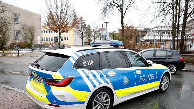 Erlangen: "Verdächtiger Gegenstand" in Berufsschule gefunden - Polizei vor Ort