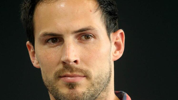 Bastian Renk (-01):  Erfolgreich als Spieler - erfolgreich als Trainer! Der langj&auml;hrige Spielmacher des VfL Frohnlach, der in der Regional- und Bayernliga dem Spiel der "Blau-Wei&szlig;en" seinen Stempel aufdr&uuml;ckte, beweist derzeit, dass er auch als Trainer die Nummer 1 ist. Zumindest in der Bezirksliga Oberfranken West. Mit Neuling TSV Sonnefeld mischt er die Liga auf und hat die besten Karten f&uuml;r einen Durchmarsch in die Landesliga. Mit seiner Erfahrung und seinen nach wie vor bemerkenswerten F&uuml;h...