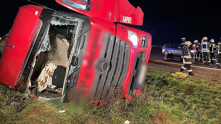 Schlüsselfeld: Lkw-Unfall auf A3 - Polizei informiert über "erhebliche Verkehrsbehinderungen"
