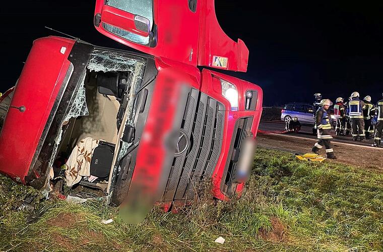 Schlüsselfeld: Heftiger Lkw-Unfall auf A3 - Polizei informiert über "erhebliche Verkehrsbehinderungen"