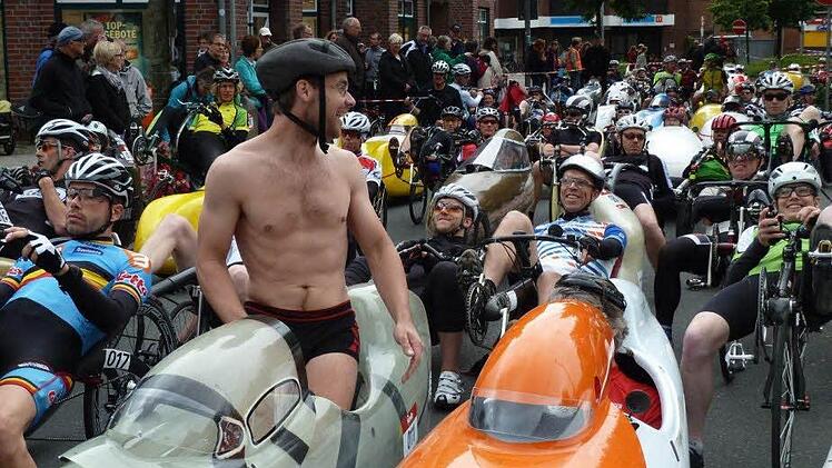 Daniel Fenn (Bildmitte) kurz vor dem Start in Leer Foto: Ehler Cuno/Stadt Leer