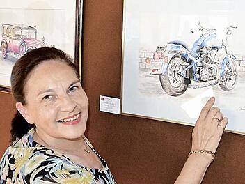 Gudrun Hartl stellte in Pretzfeld einige ihrer Aquarell-Zeichnungen aus.Fotos: Wilfried Roppelt