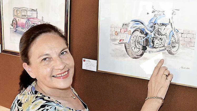 Gudrun Hartl stellte in Pretzfeld einige ihrer Aquarell-Zeichnungen aus.Fotos: Wilfried Roppelt