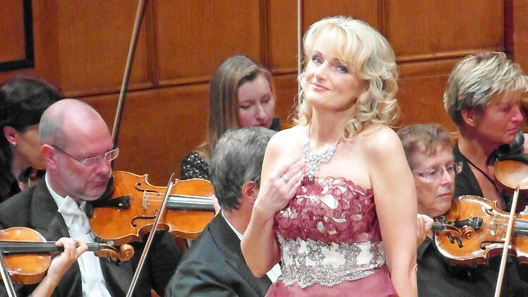 Auf der Bühne ist sie ein Star: Iva Simon. Sie organisiert derzeit den Operettenzauber 2017.  Fotos: Iva Simon
