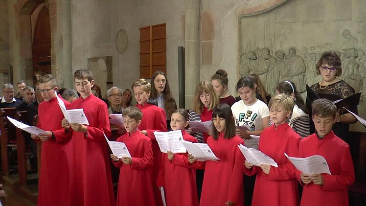 Auch der Kinderchor, unterstützt von den "Jungen Stimmen" aus Haßfurt, wirkten beim Gottesdienst mit.Christian Licha