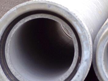 Im Untergrund des Jagdschlosses hat man es mit einem alten Abwasserkanal zu tun. Mit dem Umbau zur Barrierefreiheit kann es weitergehen.