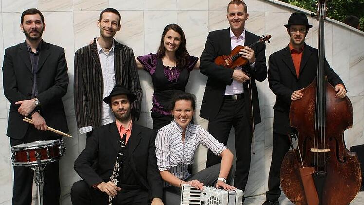 Die Preßburger Klezmer Band spielt zum Abschluss der Klezmertage.