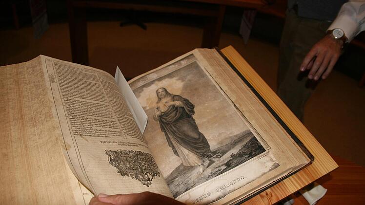 Dieses Bild war nicht in der ursprünglichen Bibel, sondern wurde mehr als 100 Jahre später eingefügt. Sylvia Hubele