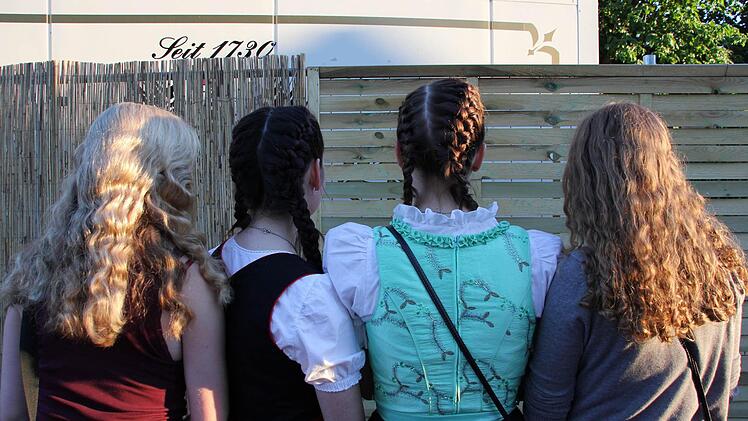 ... und kunstvolle Flechtfrisuren