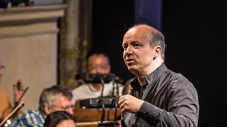 Roland Kluttig dirigierte Mendelssohns 3. Sinfonie beim Concertino im Landestheater.Foto: Jochen Berger