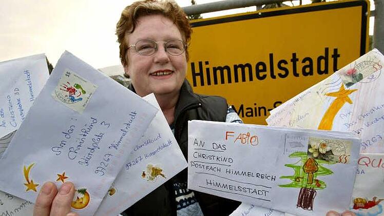 Wenn Kinder in der Vorweihnachtszeit Briefe nach Himmelstadt schicken, sind diese meist an das Christkind adressiert. Foto: Karl-Josef Hildenbrand/dpa