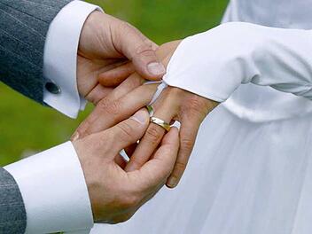 Das Marktrodacher Standesamt könnte bald nach Kronach umziehen. Standesamtliche Hochzeiten wären dennoch weiter in der Marktgemeinde möglich. Foto: Andreas Lander dpa