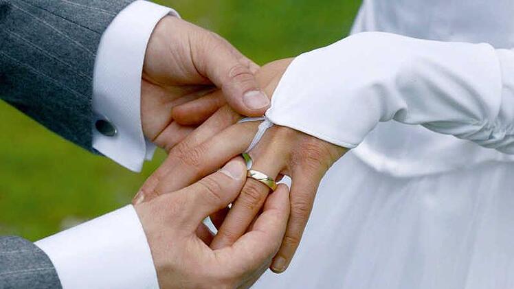 Das Marktrodacher Standesamt könnte bald nach Kronach umziehen. Standesamtliche Hochzeiten wären dennoch weiter in der Marktgemeinde möglich. Foto: Andreas Lander dpa