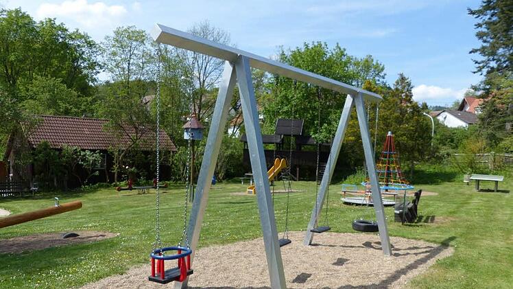er Kinderspielplatz in Guttenberg wurde aufpoliert. Am 3. Juni gibt es eine offizielle Einweihung.  Fotos: Klaus-Peter Wulf