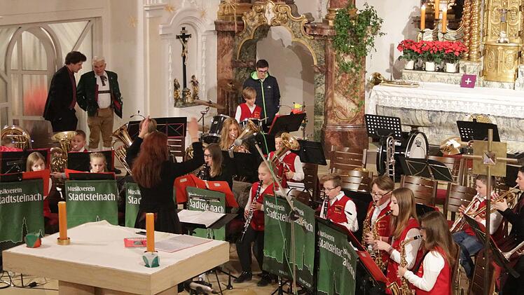 Die Instrumentalschüler des Musikvereins Stadtsteinach werden regelmäßig mit dem Vor-Orchester an Auftritte vor Publikum herangeführt.Klaus Klaschka