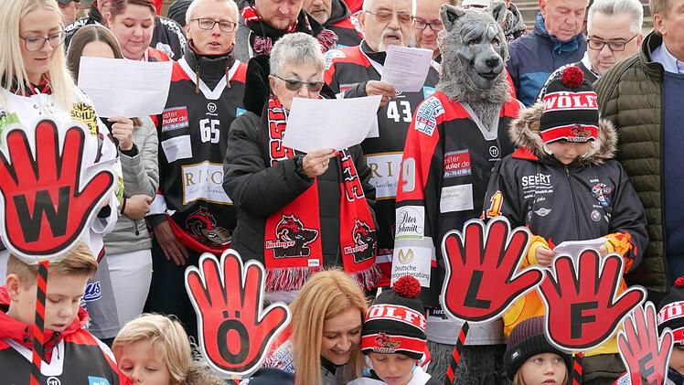 Fan-Demo der Kissinger Wölfe am Sonntagnachmittag.Heike Beudert