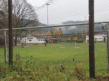 Das Sportgelände des DJK/SV Zeyern/Roßlach steht weiter im Mittelpunkt der Diskussion um eine Ortsumgehung. Foto: Archiv/Heinrich Averdam