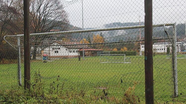 Das Sportgelände des DJK/SV Zeyern/Roßlach steht weiter im Mittelpunkt der Diskussion um eine Ortsumgehung. Foto: Archiv/Heinrich Averdam