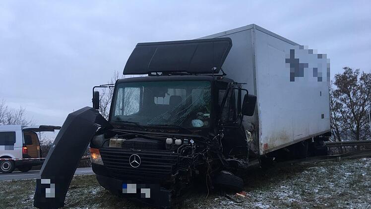 Tödlicher Unfall bei Marktsteft: Feuerwehrmann verliert Leben bei Einsatzfahrt. Foto: NEWS5 / DESK