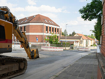 Schwabach: Nach schwerem Wasserrohrbruch - erste Straßenbauarbeiten beginnen Schwabach: Nach schwerem Wasserrohrbruch - erste Straßenbauarbeiten beginnen