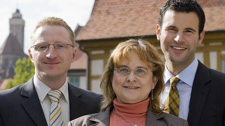 Von der Harmonie des Jahres 2007 ist heute nicht mehr viel übrig. Damals posierten Martin Pöhner, Gaby Seidl und Thomas Hahn (v.l.) als Spitzenkandidaten der FDP für Bambergs Stadtrat noch gemeinsam vor der Kamera. Mittlerweile ist das Zerwürfnis zwischen Seidl und Pöhner nicht mehr zu übersehen.  Foto: medienreaktor
