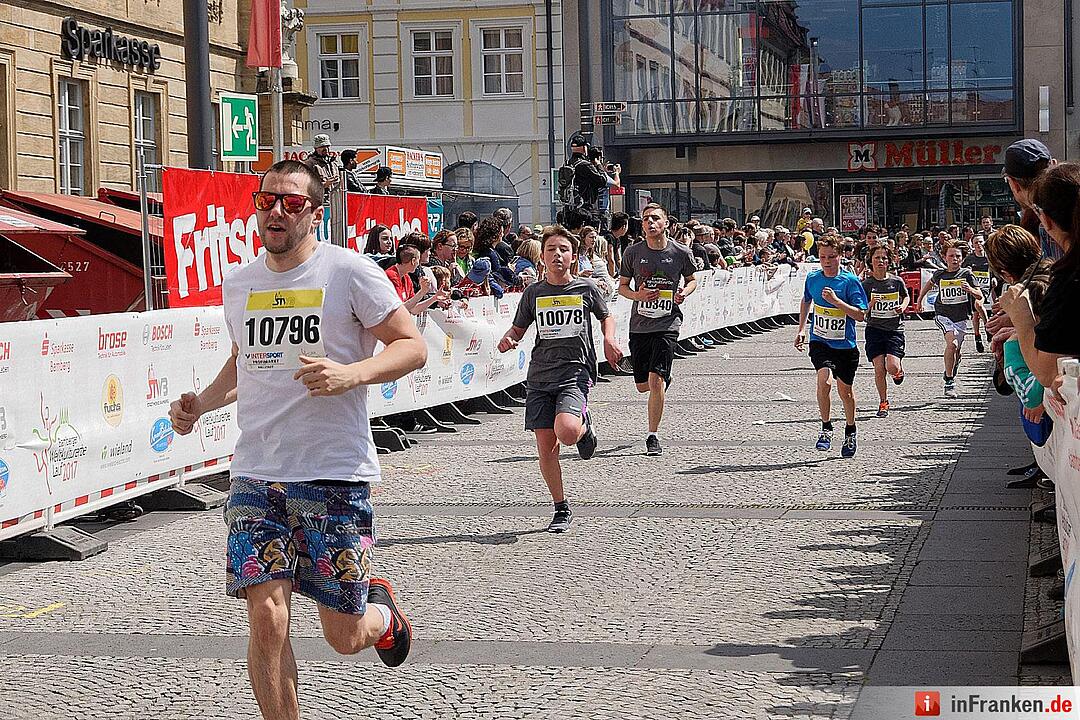 Weltkulturerbelauf 2017 in Bamberg: Der Zieleinlauf am Maxplatz