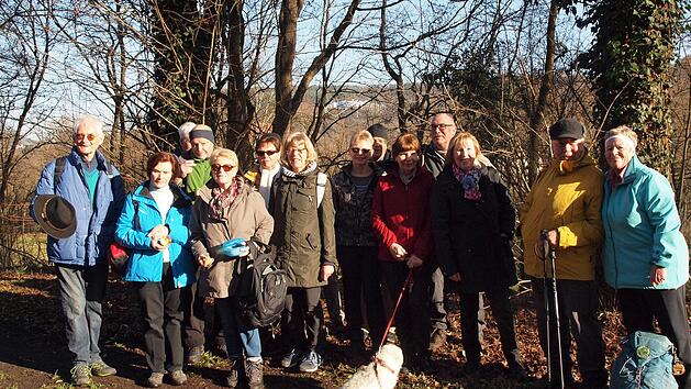 Die Senioren-Wanderer des Rh&ouml;nklub-Zweigvereins waren unterwegs zu den Wichtelh&ouml;hlen. Foto: Hans-J&uuml;rgen Neumann