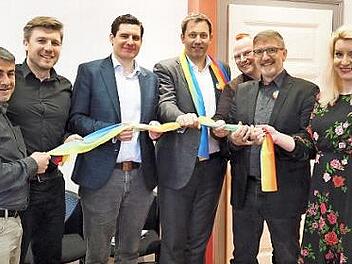 Bei der Veranstaltung von "Coburg ist bunt" wirkten mit (von links): Ilhan Birinci (Türkisch-Islamischer Kulturverein), Jens Hartmann (Sonneberg), Dominik Sauerteig, Lars Klingbeil, Gewerkschafter Sandro Witt, MdL Michael Busch und Franziska Bartl.  Foto: Christoph Winter