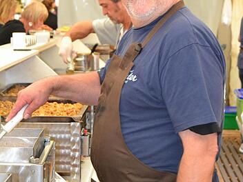 Seit dem ersten Weinfest vor über 25 Jahren dabei: Ingbert Neder. Foto: Andreas Lomb