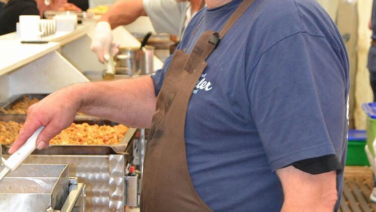 Seit dem ersten Weinfest vor über 25 Jahren dabei: Ingbert Neder. Foto: Andreas Lomb