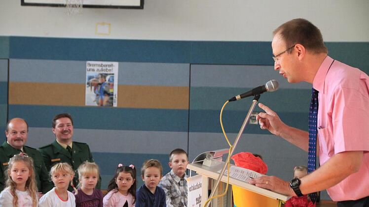 Übergabe der Sicherheitsdreiecke zum Schulanfang 2014 in Münnerstadt. Fotos: Paul Ziegler/Heike Beudert